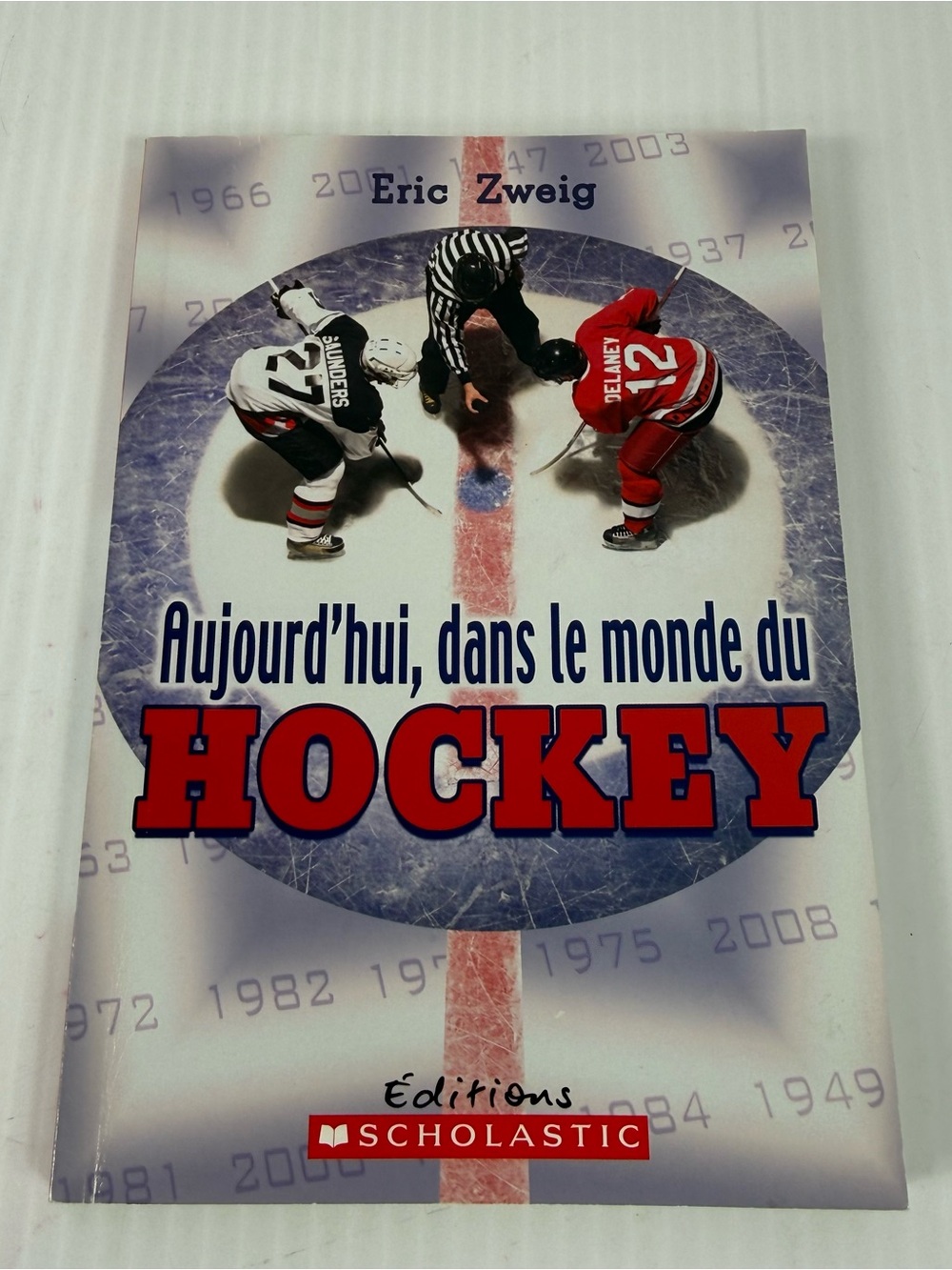 Scholastic Hockey Aujourd’hui Dans le Monde Eric Zweig French Young Reader Book